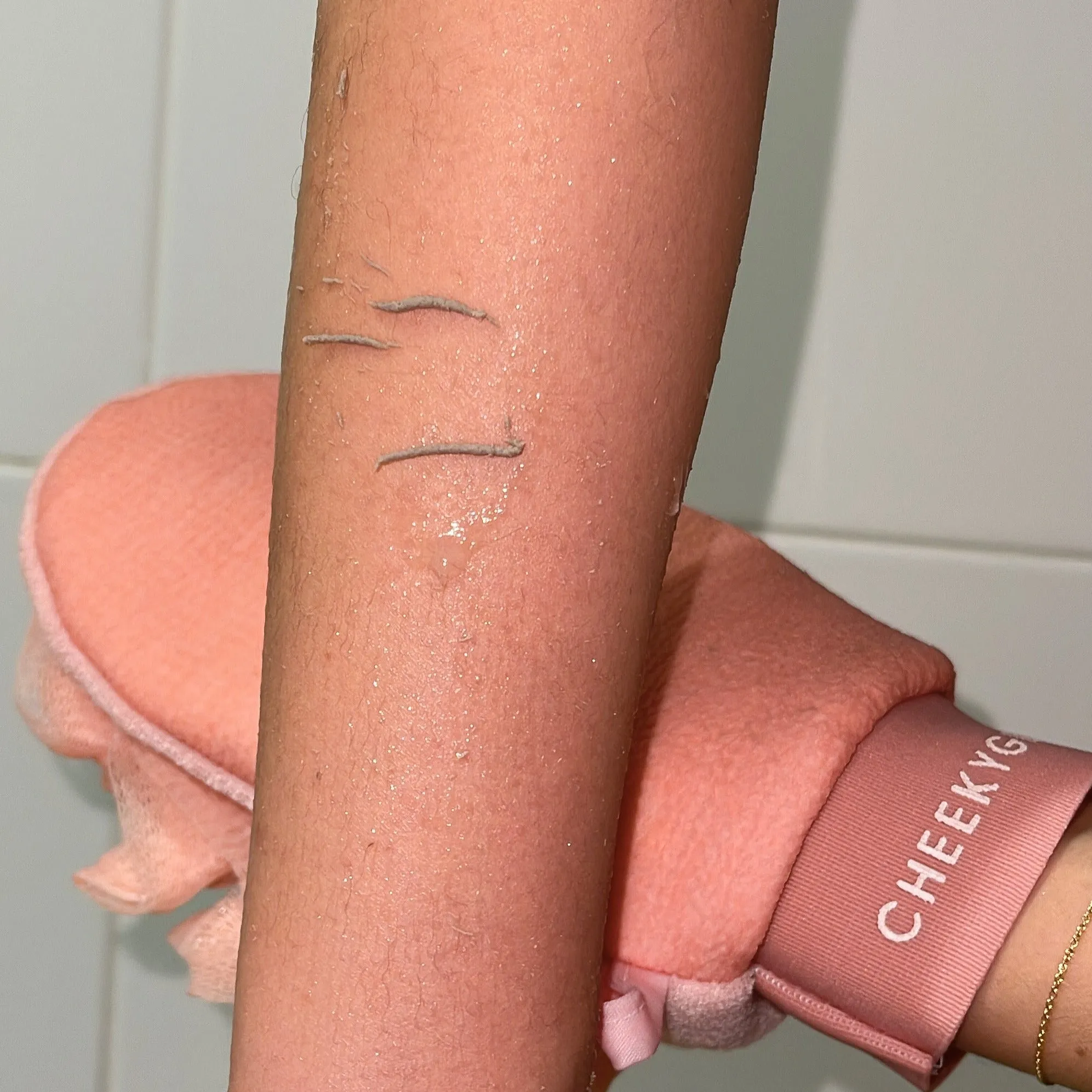 CheekyGlo Exfoliating Loofah Glove