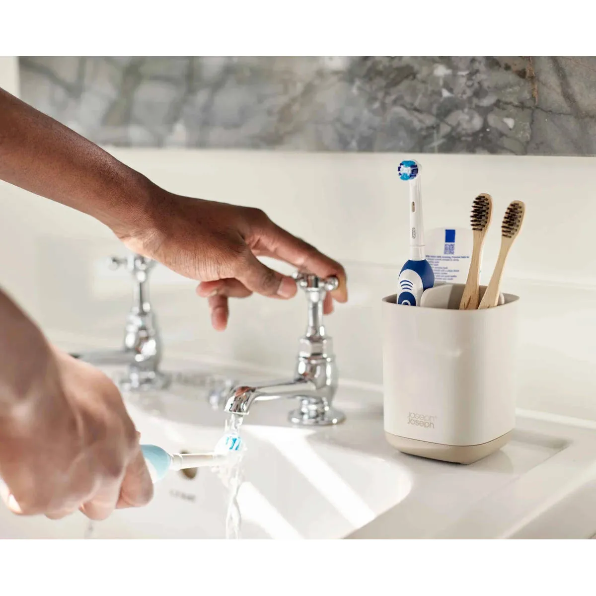 Joseph Joseph EasyStore Toothbrush Caddy Ecru